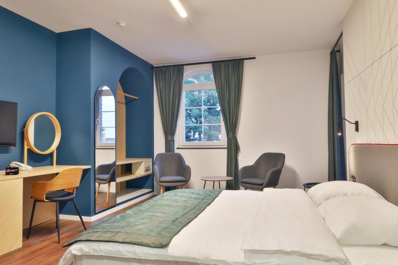 פג'ה Benelux Hotel מראה חיצוני תמונה