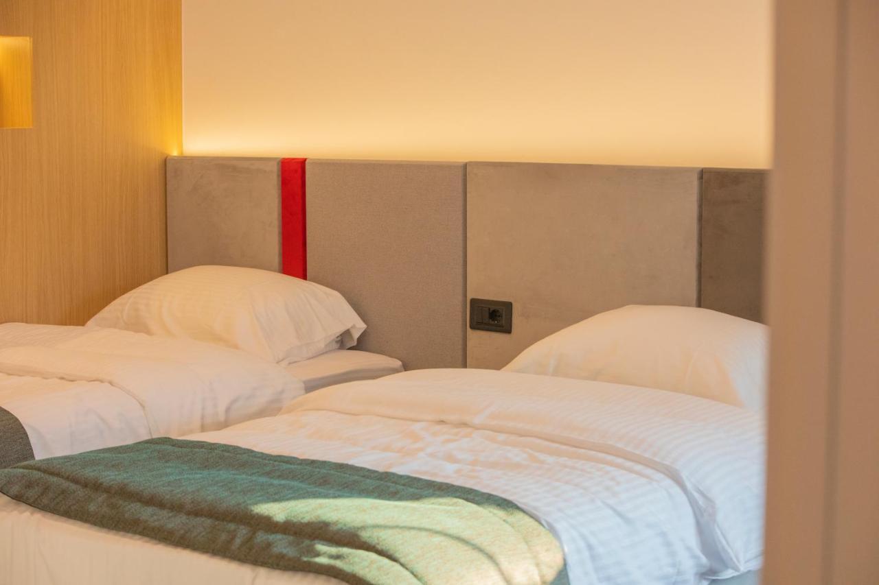 פג'ה Benelux Hotel מראה חיצוני תמונה